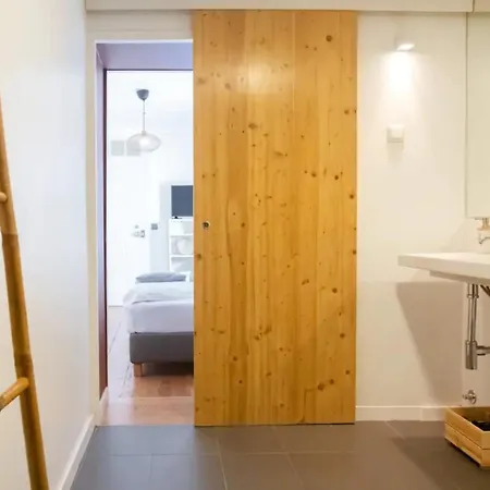 Cosy Little Bedroom In リスボン